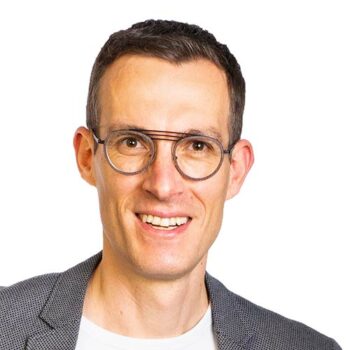 Optometrist und Kontaktlinsenspezialist Simon Jäkel M.Sc.